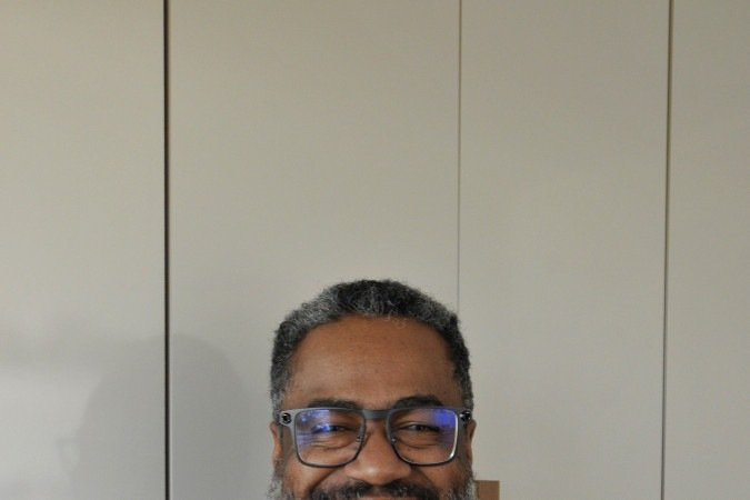 Felipe Lacerda adora brincar com Lego