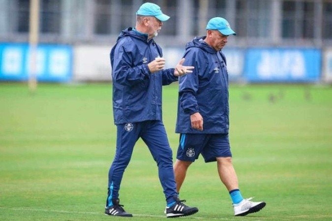 Mano Menezes analisa opções para possíveis modificações nas pontas do Grêmio - (crédito: Foto: Lucas Uebel / Grêmio FBPA) Mano Menezes analisa opções para possíveis modificações nas pontas do Grêmio - (crédito: Foto: Lucas Uebel / Grêmio FBPA)