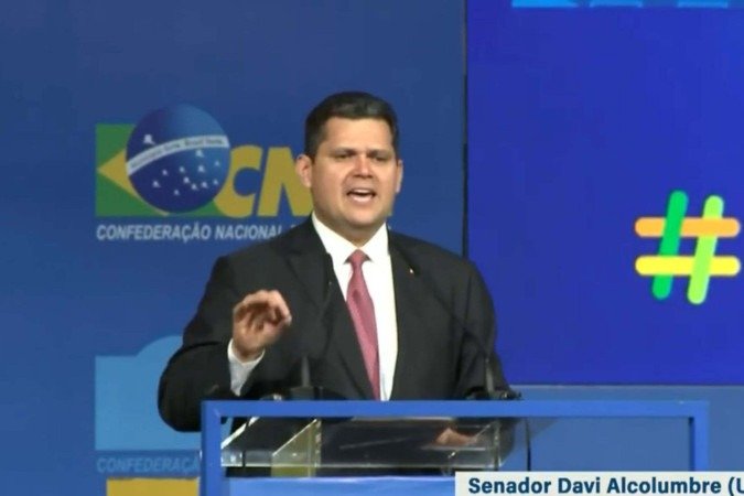 Em tom firme e emotivo, Alcolumbre se declarou um Em tom firme e emotivo, Alcolumbre se declarou um