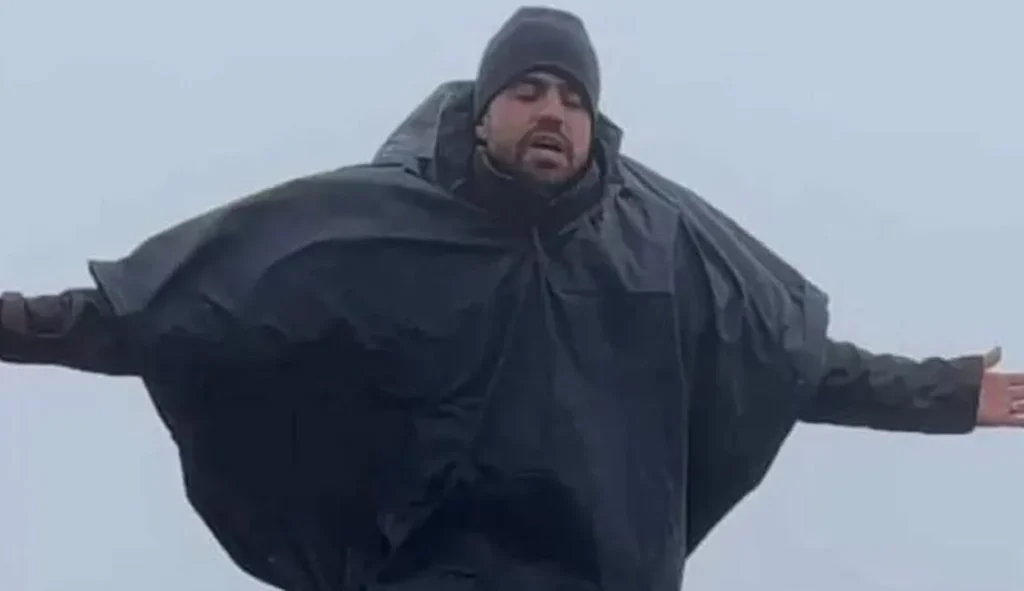 Pablo Marçal em expedição no Pico dos Marins, em 2022