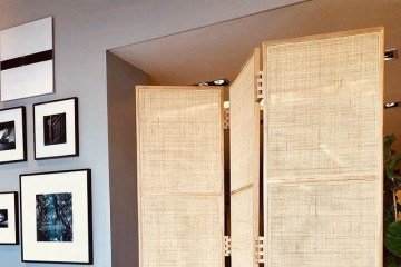 Biombos e cortinas leves podem ajudar a separar o espaço e dar privacidade aos moradores -  (crédito: Fotos: Reprodução/Pinterest)