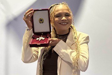 Teresa Cristina recebe a medalha de Comendador da Ordem do Mérito Cultural
 -  (crédito: Divulgação )