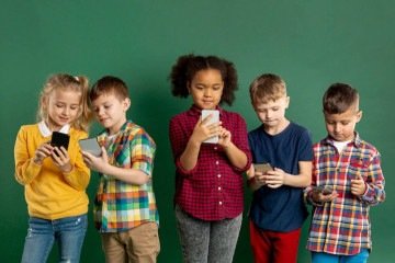  Especialistas recomendam: família acompanhe atentamente o que o filho a 
 -  (crédito: Freepik)