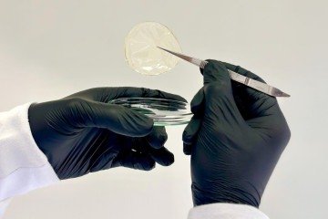 A biobandagem foi apelidada de 'curativo inteligente' por ser um dispositivo que é ativo na cicatrização de um machucado -  (crédito: Divulgação / Universidade Federal de Viçosa)