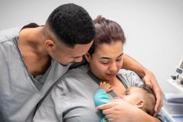Milena, com os pais, recebeu aplicação de zolgensma, medicamento contra atrofia muscular espinhal (AME) -  (crédito: Foto: Igor Evangelista/Ministério da Saúde)