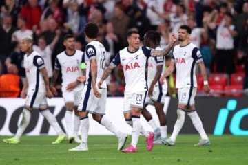 Johnson comemora o gol da vitória sobre o United na final da Liga Europa -  (crédito: Foto: Ryan Pierse/Getty Images)