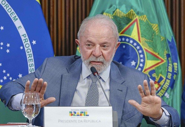 O presidente Luiz Inácio Lula da Silva assinou MP que vista baratear a conta de luz
