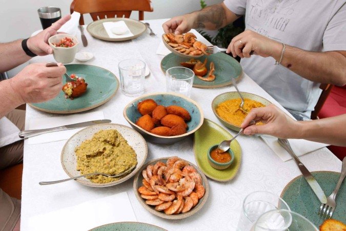 Almoço baiano: acarajé e vatapá