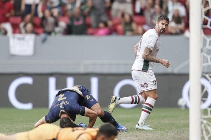 EVERALDO - Errou muito no início da partida, mas cresceu de produção junto com o time todo no decorrer do jogo. Mostrou oportunismo para marcar o gol que colocou o Fluminense em vantagem no apagar das luzes do primeiro tempo. NOTA: 6,0 - Foto: Divulgação/Fluminense FC