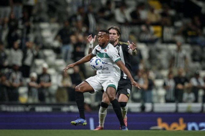 LYANCO: No primeiro tempo, suas arrancadas levaram perigo ao gol do Maringá. Já na segunda etapa, sofreu a penalidade que Hulk desperdiçou e, nos acréscimos, deixou sua marca com um gol de cabeça. NOTA: 7,5 Pedro Souza / Atlético