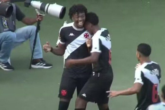 GB fez o segundo gol do Vasco na partida - (crédito: Foto: Reprodução / Santos TV) GB fez o segundo gol do Vasco na partida - (crédito: Foto: Reprodução / Santos TV)