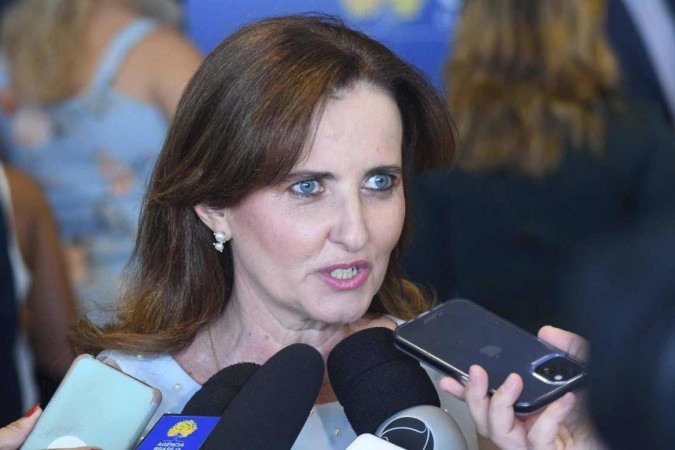 Procuradoria-Geral do DF nomeia novos servidores. Em cerimônia o governador Ibaneis Rocha (MDB) assinou o termo de posse dos novos funcionários. Na foto, a procuradora-geral do DF, Ludmila Galvão. 
