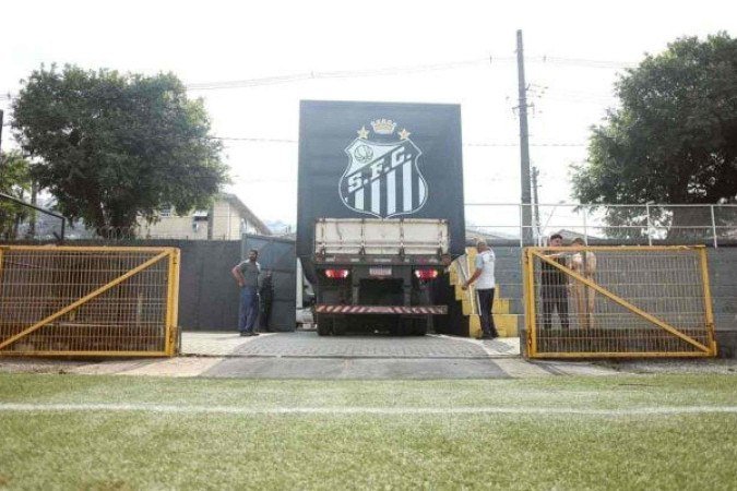 Módulos são levados do CT Rei Pelé para uma área em Praia Grande - (crédito: Reinaldo Campos/Santos FC) Módulos são levados do CT Rei Pelé para uma área em Praia Grande - (crédito: Reinaldo Campos/Santos FC)