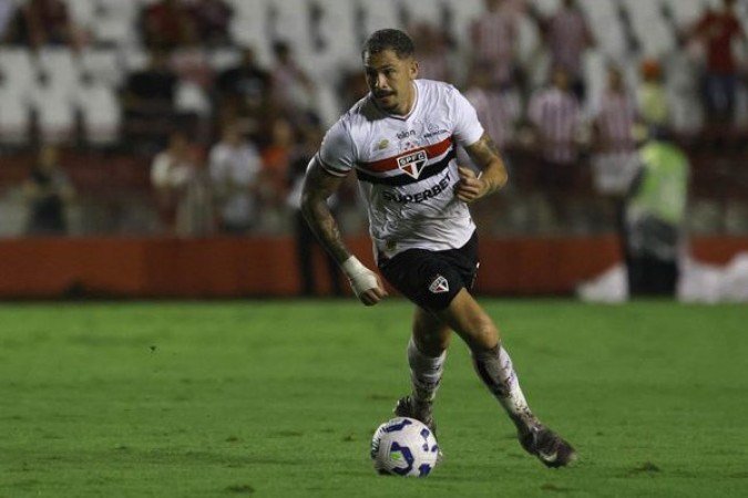 LUCIANO - O artilheiro do confronto apareceu muito bem no início da partida. Marcou seu terceiro gol diante o Timbu e também apareceu bem como uma opção no setor ofensivo do Tricolor. Nota: 7 - Foto: Rubens Chiri/São Paulo FC