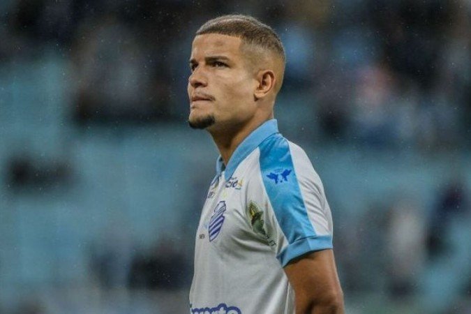 Felipe Albuquerque em ação contra o Grêmio - (crédito: Foto: Divulgação / CSA) Felipe Albuquerque em ação contra o Grêmio - (crédito: Foto: Divulgação / CSA)