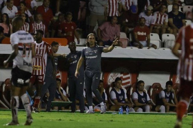 Treinador afirmou que São Paulo precisava de espírito copeiro para confirmar a vaga mesmo com placar curto na ida - (crédito: Foto: Rubens Chiri/São Paulo FC) Treinador afirmou que São Paulo precisava de espírito copeiro para confirmar a vaga mesmo com placar curto na ida - (crédito: Foto: Rubens Chiri/São Paulo FC)