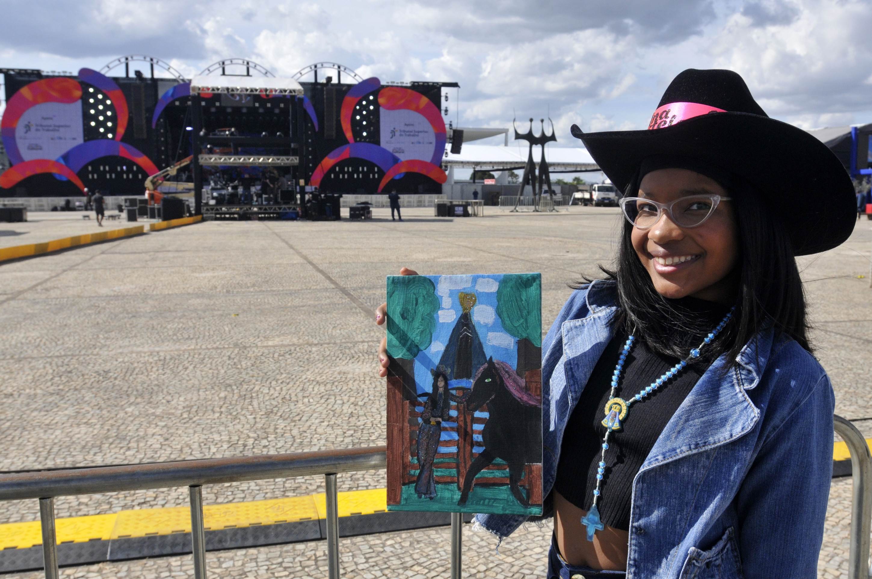 Maria Eduarda levou o quadro em homenagem à cantora Ana Castela, que se apresentou à noite