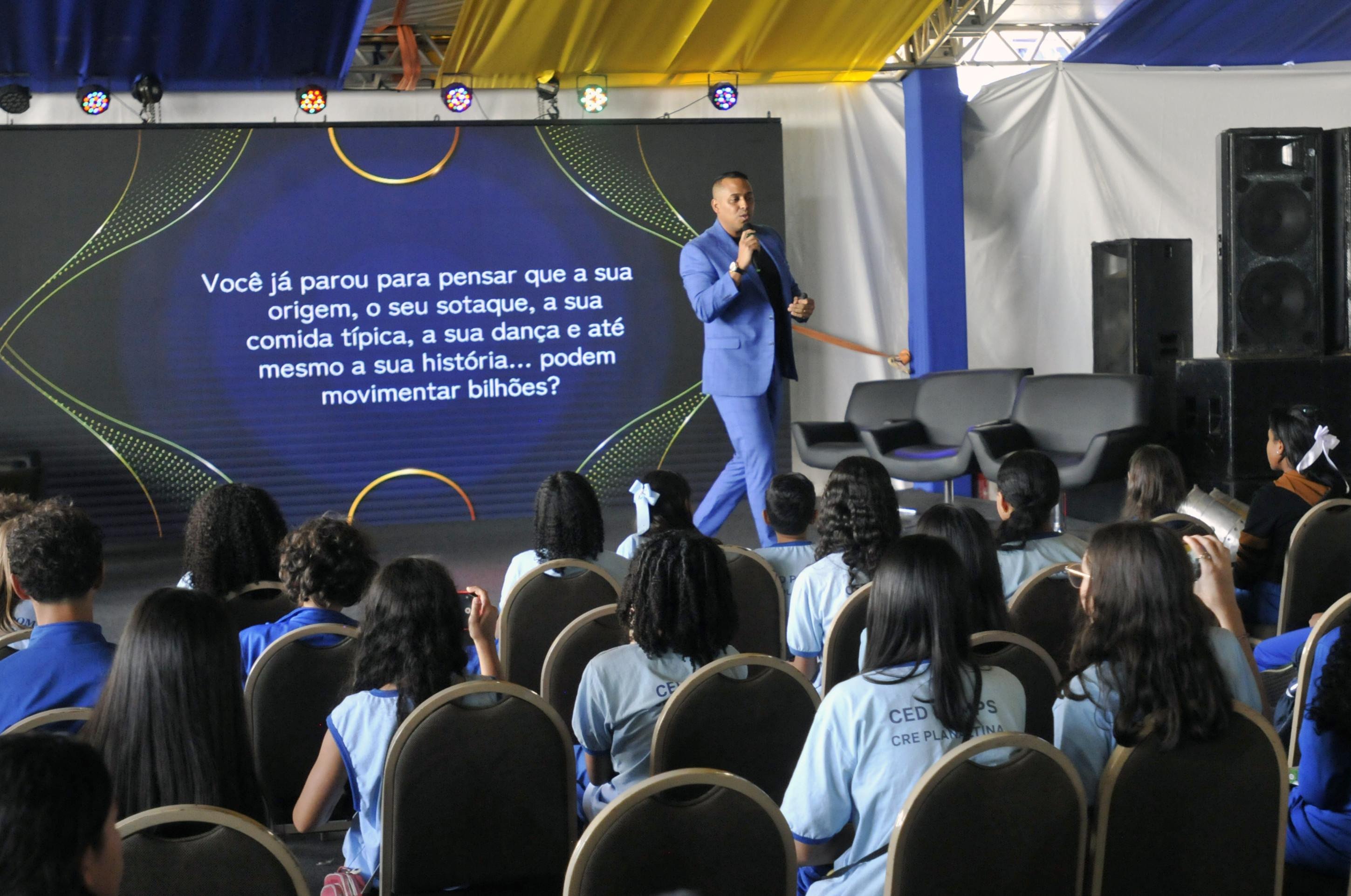  Estudantes de escolas públicas tiveram um momento especial nesse dia