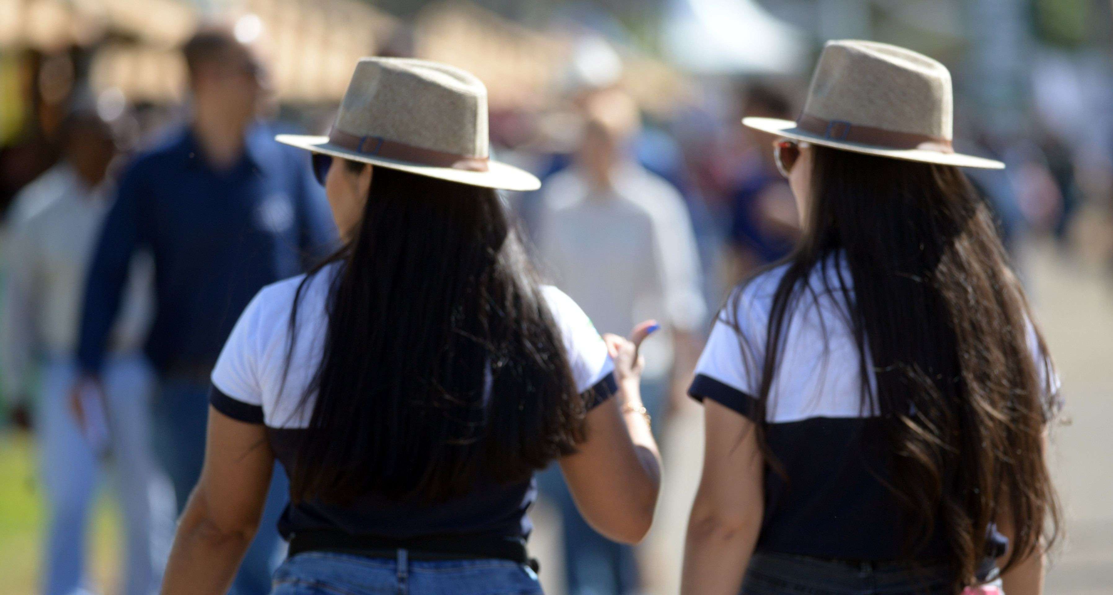 Visitantes da AgroBrasília exibem moda country na cidade