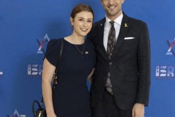 Yaron Lischinsky (à direita) e Sarah Lynn Milgrim, funcionários da Embaixada de Israel em Washington, morreram no ataque. -  (crédito: Photo by 'Israel in the USA' official Facebook  of The Embassy of Israel to the United States of America / AFP)