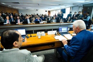 Proposta aprovada pela CCJ nesta quarta agora vai para o plenário e deve ter prioridade na pauta; novas regras valeriam depois da próxima eleição -  (crédito: Geraldo Magela/Agência Senado)