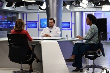  22/05/2025 Bruna Gaston CB/DA Press. William Schwartz entrevistado do CB Saúde. Na bancada Carmen Souza e Sibele Negromonte
       -  (crédito: Bruna Gaston CB/DA Press)
