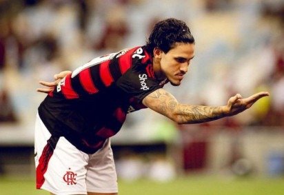 Pedro celebra o seu gol ao seu estilo. Enfim, após sete meses de inatividade e um mês do retorno, jogou os 90 minutos -  (crédito: Adriano Fontes/Flamengo)