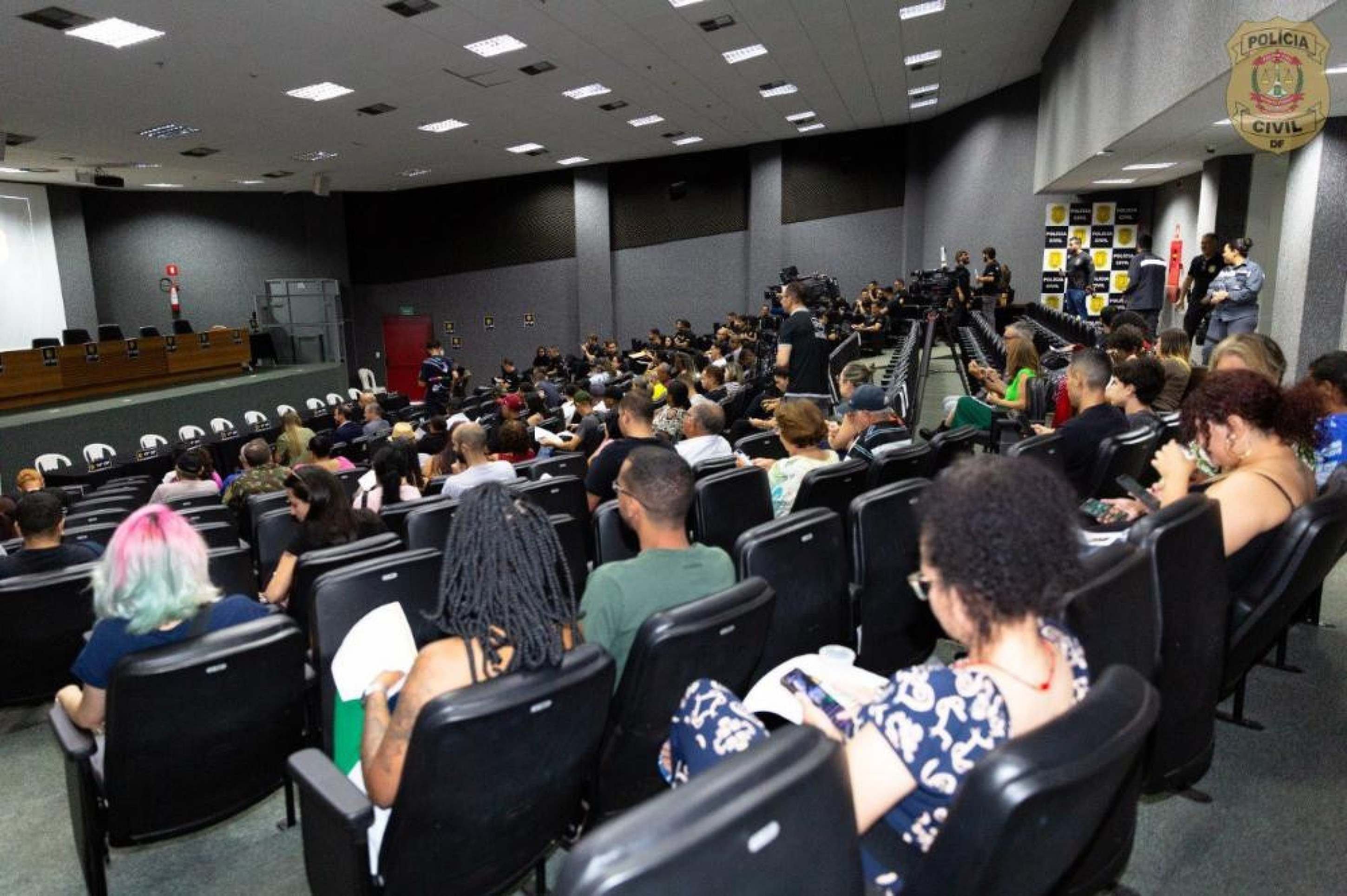 Polícia Civil devolve 430 aparelhos celulares recuperados em megaoperação