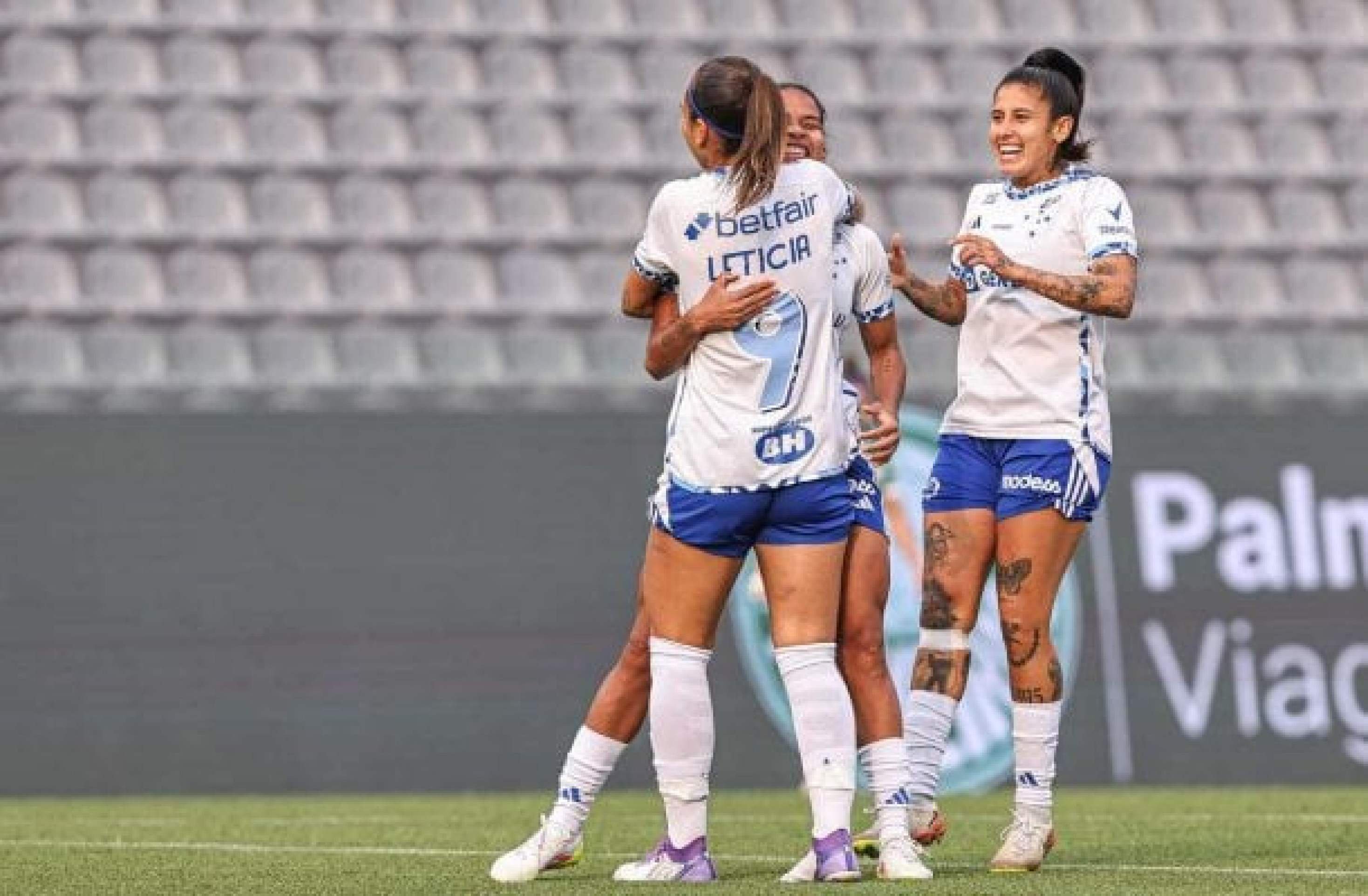 Cruzeiro vence o Palmeiras pelo Brasileirão Feminino; goleira do Verdão sai de ambulância