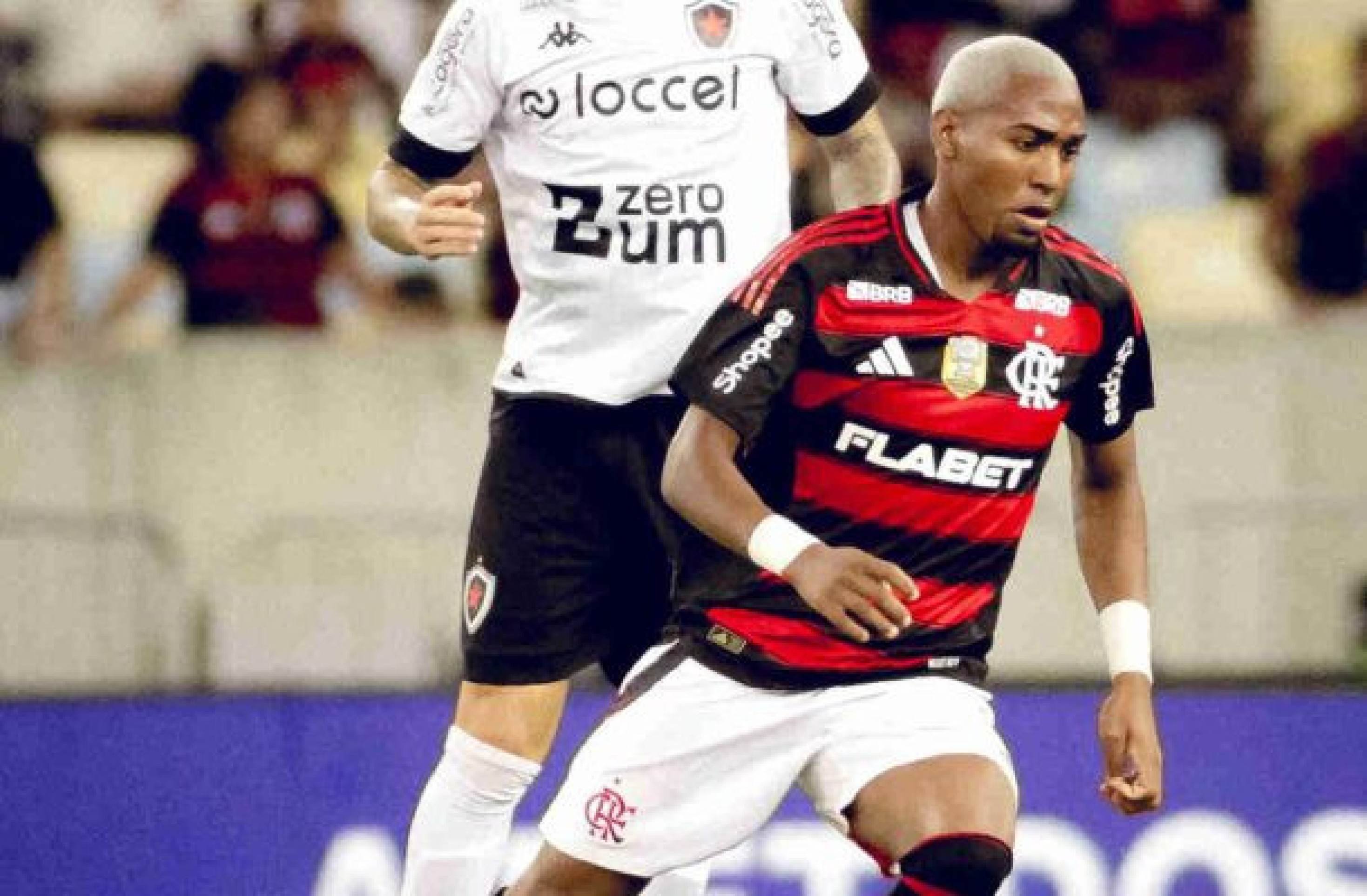 Lorran volta a jogar pelo profissional do Flamengo e ganha recado de Filipe Luís
