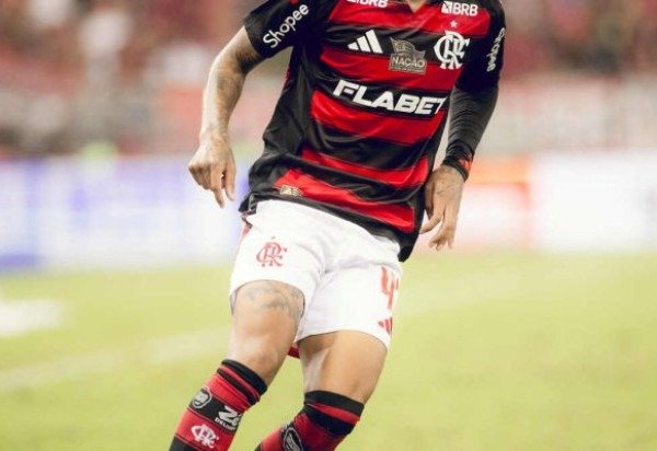 WESLEY - Entrou na vaga de Varela e foi menos intenso do que o uruguaio. É titular, está  na pré-lista da Seleção, mas sua fase não é das melhores. NOTA 5,5. Foto: Adriano Fontes/Flamengo