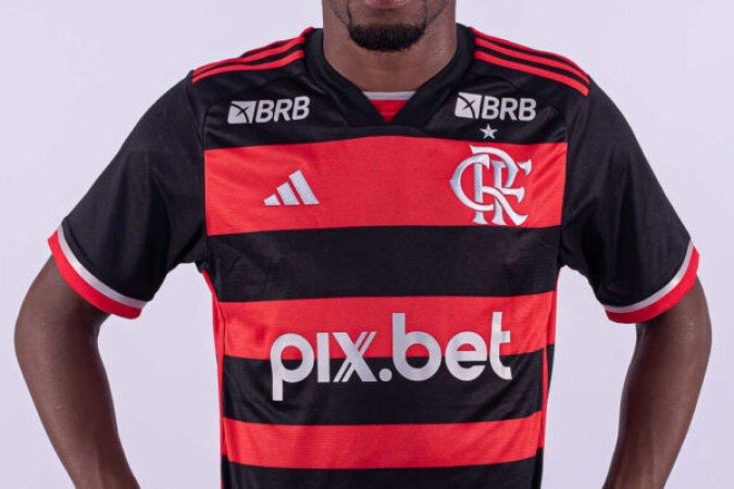 LORRAN – Foi o substituto de Michael aos 13 minutos do segundo tempo. Teve muita vontade, buscando o jogo. E, pelo menos uma grande jogada individual servindo para Pedro quase marcar um gol no fim a partida.  NOTA 6,0. Foto:Paula Reis / CRF