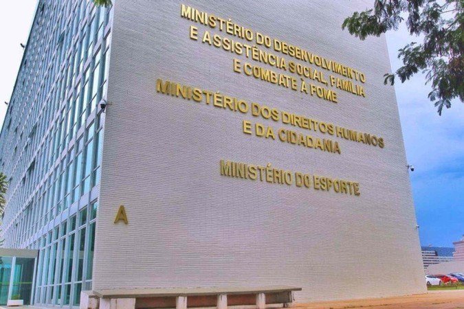 O que se sabe sobre suspeita de bomba na Esplanada dos Ministérios - (crédito: BBC Geral) O que se sabe sobre suspeita de bomba na Esplanada dos Ministérios - (crédito: BBC Geral)