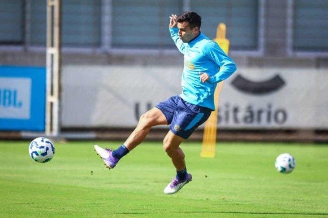 Cristaldo pode ter reviravolta na hierarquia do Grêmio, de preterido a titular no compromisso seguinte, o duelo contra o Bahia, pelo Brasileirão - (crédito: Foto: Lucas Uebel / Grêmio FBPA) Cristaldo pode ter reviravolta na hierarquia do Grêmio, de preterido a titular no compromisso seguinte, o duelo contra o Bahia, pelo Brasileirão - (crédito: Foto: Lucas Uebel / Grêmio FBPA)