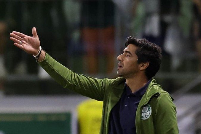 ABEL FERREIRA - O Palmeiras controlou as ações da partida durante os 90 minutos. No primeiro tempo, teve dificuldades para encontrar espaços na área. Mesmo assim, ainda criou chances perigosas. Já na etapa final, foi mais incisivo e resolveu o confronto marcando três gols. Defensivamente não foi muito exigido. NOTA: 7,0 - Foto: Cesar Greco/Palmeiras