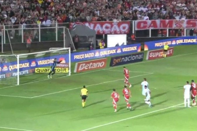 MARACANÃ? â?? Jogou para perder de pouco e contou com um goleiro inspiradÃ­ssimo, que evitou a goleada. Tirando Rayr, pouca coisa a mais hÃ¡ para destacar desta modesta agremiaÃ§Ã£o cearense, que disputa a SÃ©rie D do Brasileiro. NOTA: 4,0. Foto: Ricardo Duarte/InternacionalÂ 