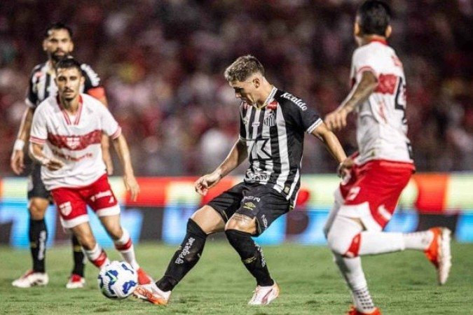 Santos ficou no empate no tempo regulamentar e foi eliminado nos pênaltis - (crédito: Foto: Divulgação/Santos FC) Santos ficou no empate no tempo regulamentar e foi eliminado nos pênaltis - (crédito: Foto: Divulgação/Santos FC)
