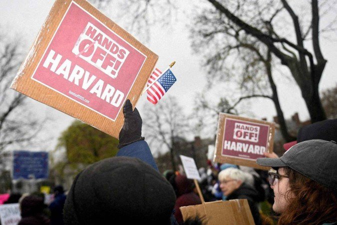 O clima de apreensão dos alunos brasileiros de Harvard: 'Vou conseguir entrar nos EUA?' - (crédito: BBC Geral) O clima de apreensão dos alunos brasileiros de Harvard: 'Vou conseguir entrar nos EUA?' - (crédito: BBC Geral)
