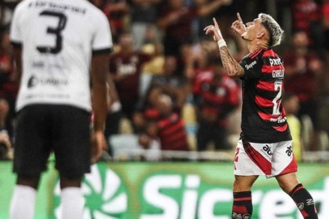 Varela celebra o seu gol conta o Botafogo-PB. Ele também deu uma assistência. No domingo voltará a fazer a diferença? - (crédito: Foto: Gilvan de Souza/Flamengo) Varela celebra o seu gol conta o Botafogo-PB. Ele também deu uma assistência. No domingo voltará a fazer a diferença? - (crédito: Foto: Gilvan de Souza/Flamengo)