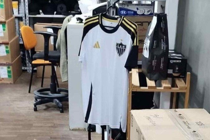 Nova camisa 2 do uniforme do Atlético vaza nas redes sociais - (crédito: - Foto: Reprodução/redes sociais) Nova camisa 2 do uniforme do Atlético vaza nas redes sociais - (crédito: - Foto: Reprodução/redes sociais)
