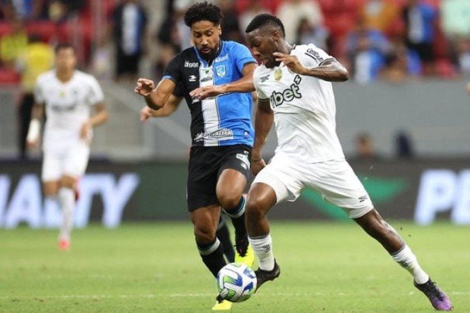 DE PAULA - É um privilegiado, pois acompanha os jogos do Botafogo do campo. O clube precisa divulgar melhor esse plano de sócio-torcedor que dá acesso aos gramados. Fica platando no gramado sem fazer nada - NOTA: ZERO - Foto: Vitor Silva/Botafogo  