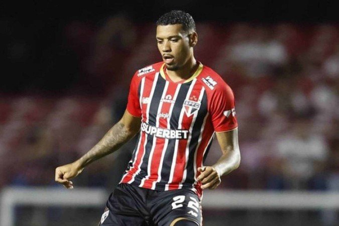 São Paulo recebe notificação por atraso no pagamento de Ruan Tressoldi - (crédito: Foto: Rubens Chiri/Saopaulofc.net) São Paulo recebe notificação por atraso no pagamento de Ruan Tressoldi - (crédito: Foto: Rubens Chiri/Saopaulofc.net)