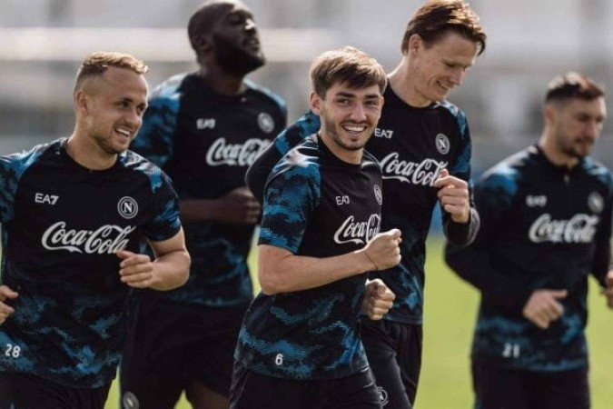 Jogadores do Napoli durante treinamento da equipe - (crédito: Foto: Divulgação) Jogadores do Napoli durante treinamento da equipe - (crédito: Foto: Divulgação)