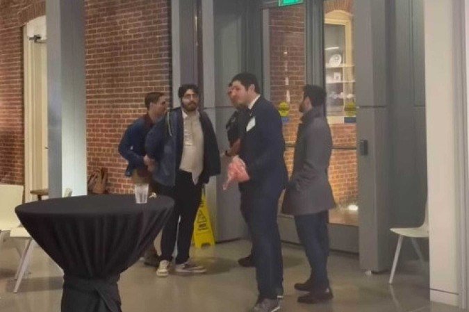 O assassino Elias Rodríguez, 30 anos, é flagrado minutos depois do ataque 