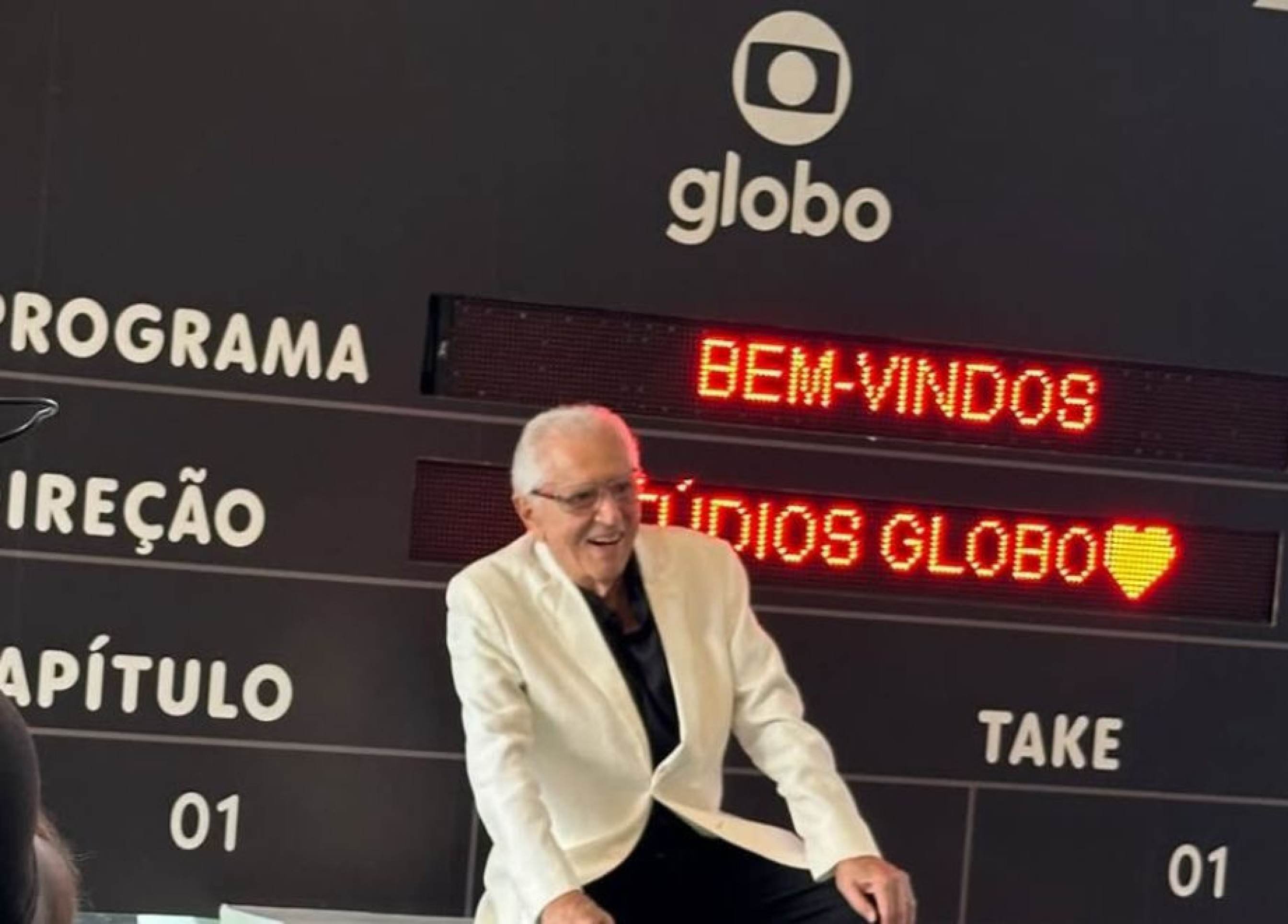 Homenagem a Carlos Alberto de Nóbrega no Domingão emociona ao reunir os 7 filhos do apresentador no palco Homenagem a Carlos Alberto de Nóbrega no Domingão emociona ao reunir os 7 filhos do apresentador no palco