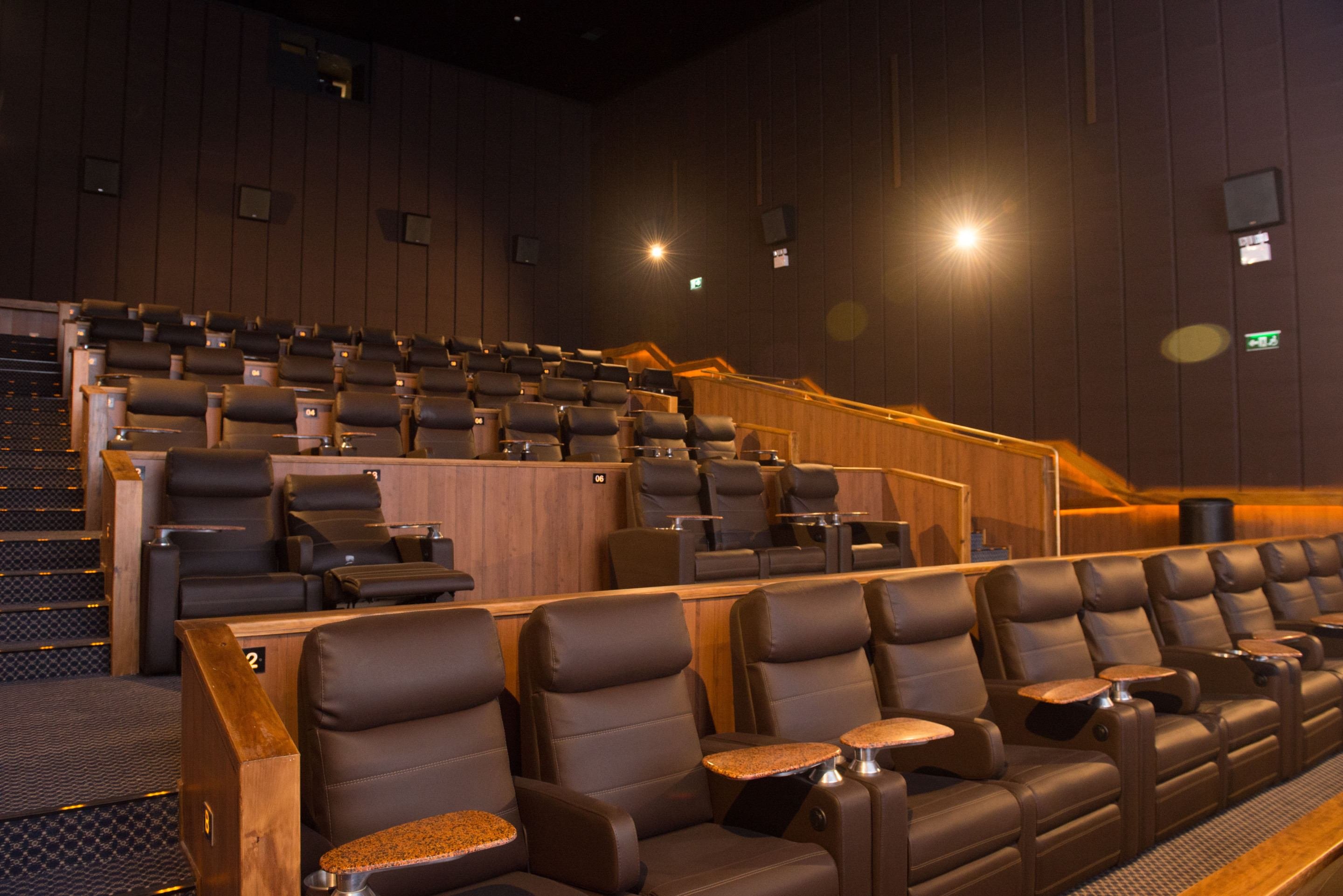 Algumas salas Platinum tem acesso usb para carregar o celular 