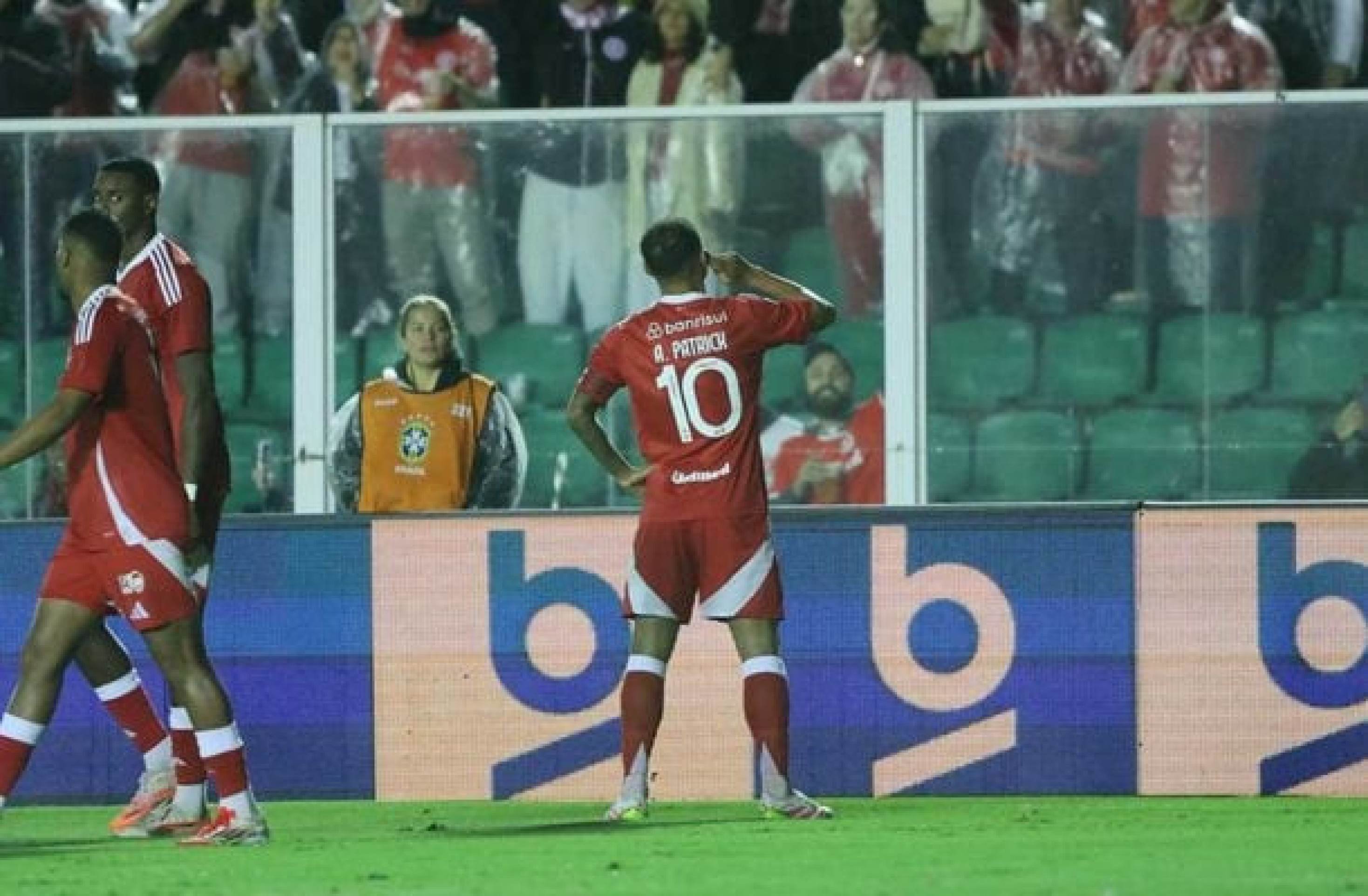 Internacional perde três pênaltis, mas avança na Copa do Brasil