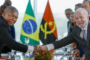 Lula e João Lourenço se reuniram no Planalto antes de seguir para um almoço no Palácio do Itamaraty. Depois, participaram de reunião com ministros da Agricultura da África. -  (crédito:  Ricardo Stuckert)