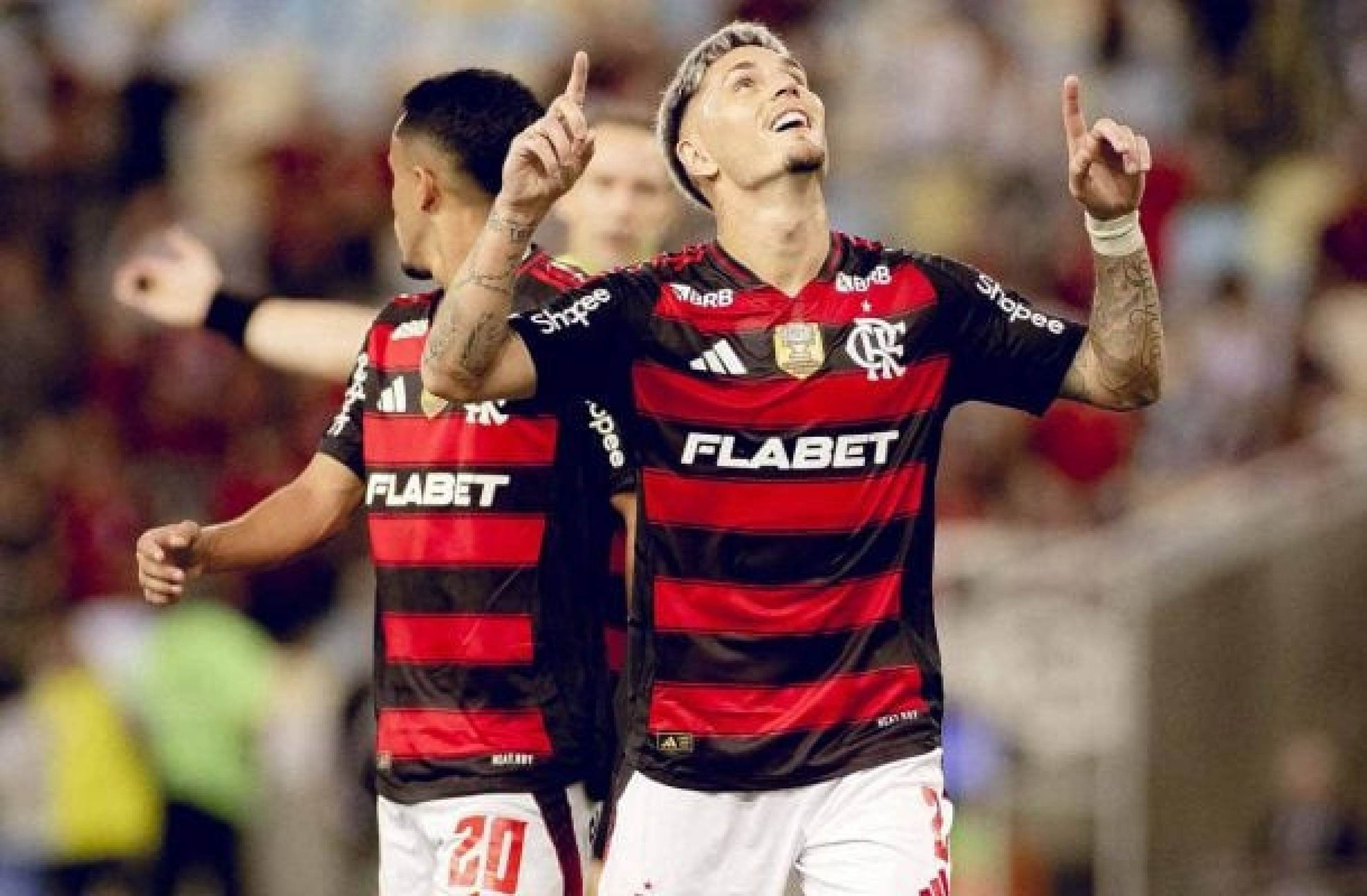 Com renovação encaminhada, Varela se consolida e ganha confiança no Flamengo