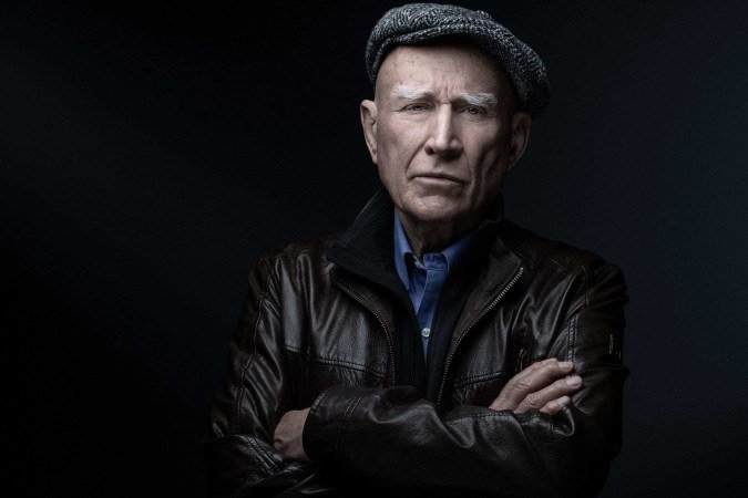 (FILES) Brazilian photojournalist Sebastiao Salgado poses during a photo session in Paris on May 18, 2021. Brazilian photojournalist Sebastiao Salgado, who died on May 23, 2025, spent five decades chronicling the best and worst of planet Earth, from far-flung natural wonders to horrifying human catastrophes. (Photo by JOEL SAGET / AFP)
- (crédito: JOEL SAGET / AFP) (FILES) Brazilian photojournalist Sebastiao Salgado poses during a photo session in Paris on May 18, 2021. Brazilian photojournalist Sebastiao Salgado, who died on May 23, 2025, spent five decades chronicling the best and worst of planet Earth, from far-flung natural wonders to horrifying human catastrophes. (Photo by JOEL SAGET / AFP)
- (crédito: JOEL SAGET / AFP)